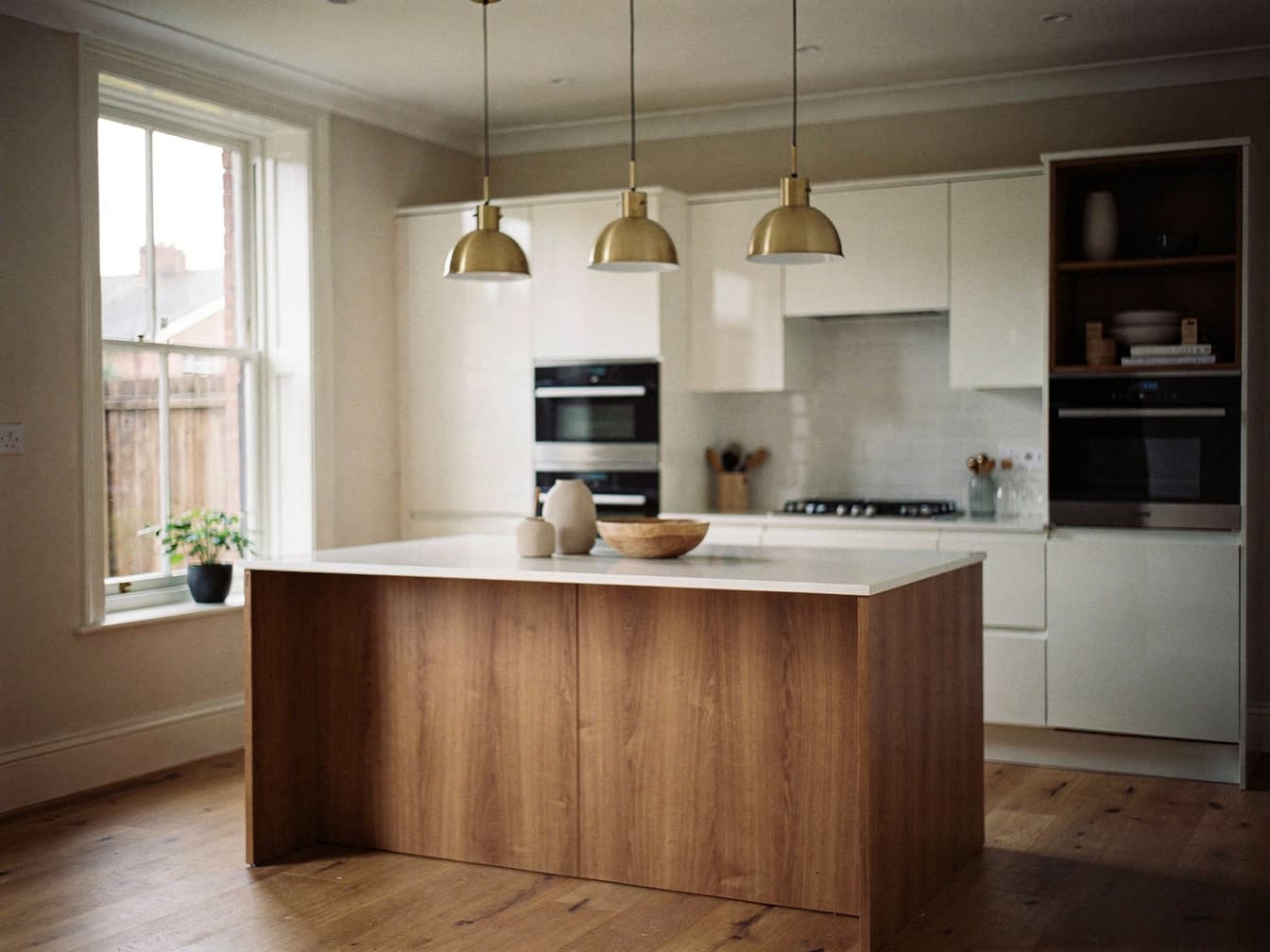 Modern handleless kitchen with island